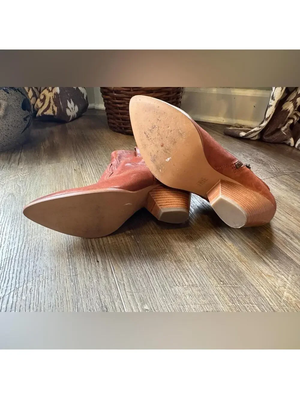 Frye reina western